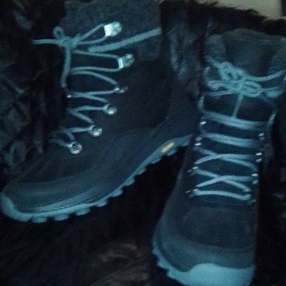 Stylish Black waterproof hiking Boots